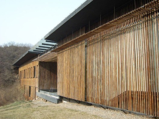 Great (Bamboo) Wall Commune. Image © Wikimedia user ぷくぷく