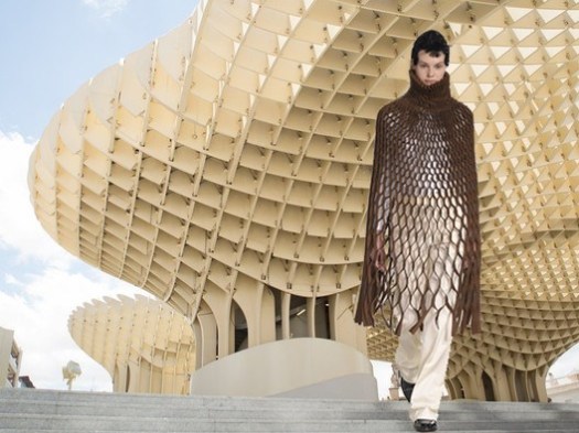 Structural mesh used in architecture such as pavillion Metropol Parasol, in Seville Spain, designed by Juergen Mayer reminds of Junya’s Watanabe AW2015 catwalk. Image Courtesy of Viktoria Al. Lytra