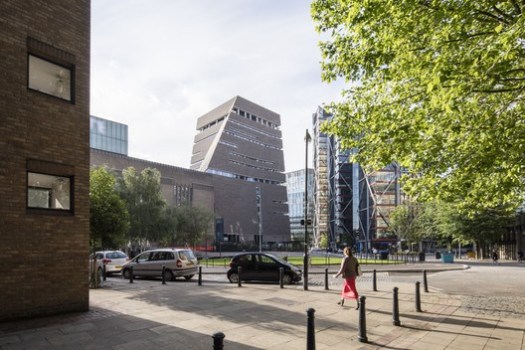 Tate Modern Switch House (left) and Rogers Stirk Harbour + Partner's Neo Bankside (right). Image © Laurian Ghinitoiu